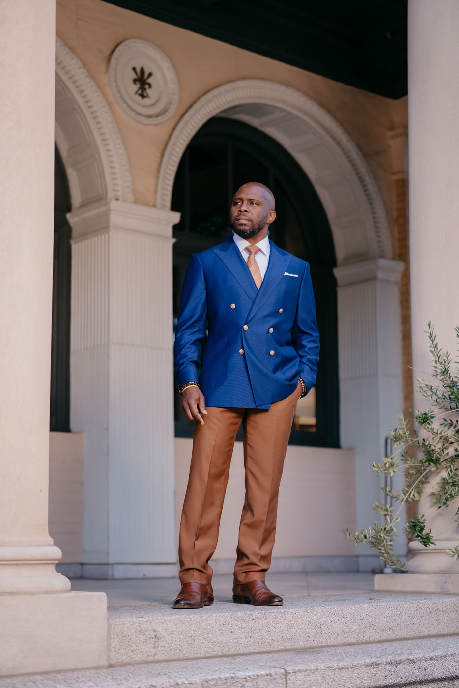A man wearing a custom suit created by Pearce Bespoke clothiers outdoors in Washington, DC.
