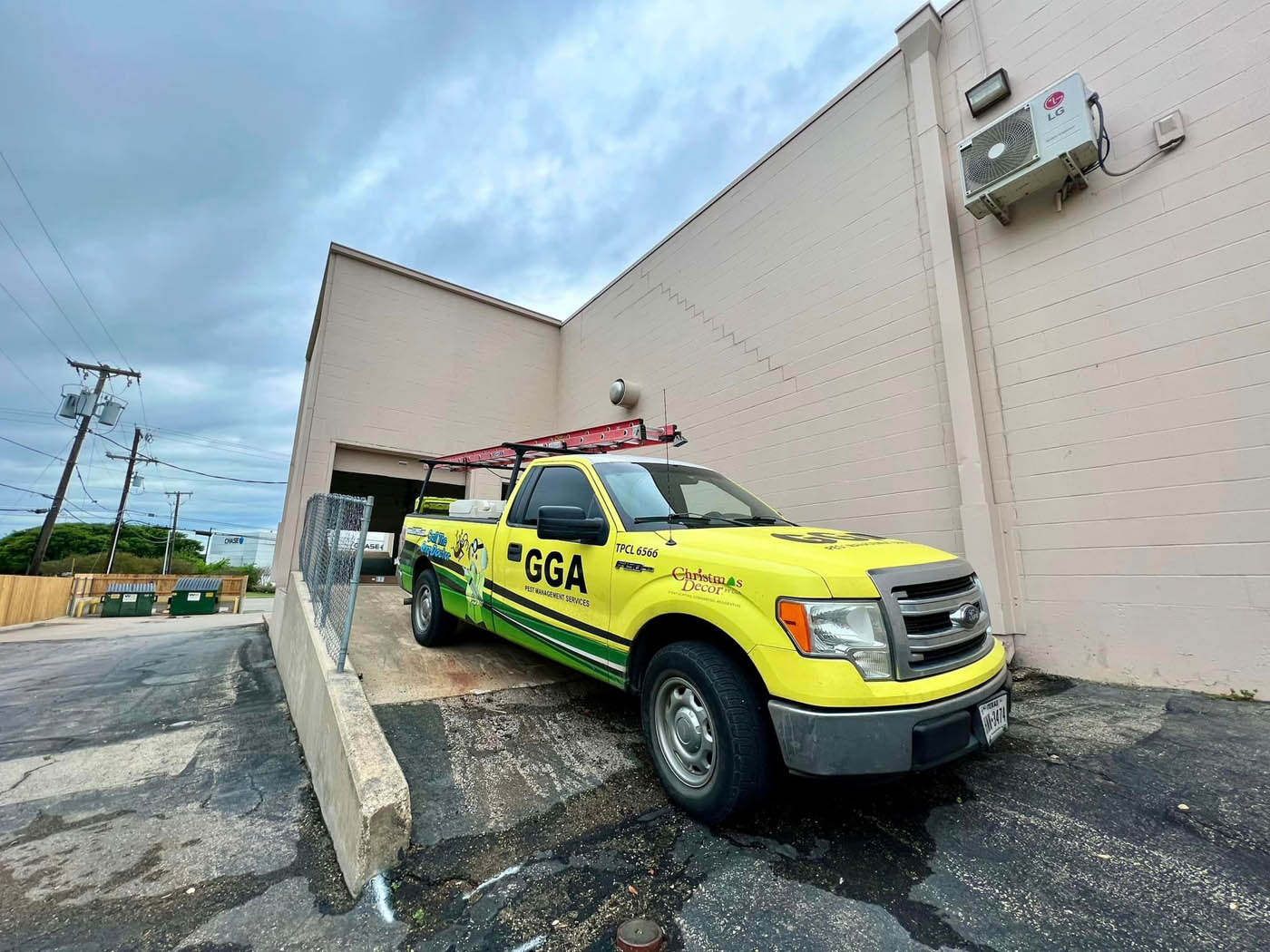 A GGA Pest Management commercial pest control vehicle in Waco, TX.